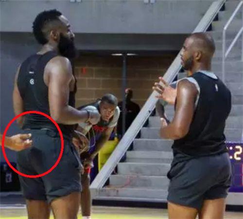 知名顾问：加拉塔萨雷签萨内是巨大成功；奥斯梅恩没解约条款（权威顾问：加拉塔萨雷引进萨内大获成功；奥斯梅恩合同无解约金条款）