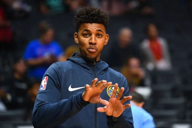 苏媒：泰州一所中学将“苏超”解说金句设为了课间铃声（苏媒报道：泰州一中学把“苏超”解说金句用作课间铃声）