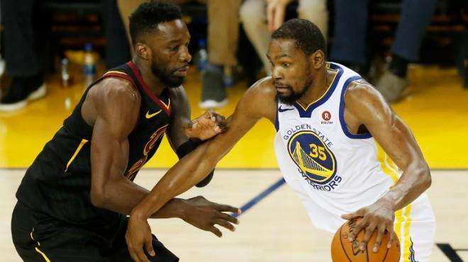 巴黎圣日耳曼内马尔助攻姆巴佩破门（内马尔送妙传，姆巴佩为巴黎圣日耳曼破门）