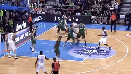 西甲战报：莫雷诺、奥卢瓦塞伊破门，黄潜2-1马略卡（西甲：黄潜2-1击退马略卡，莫雷诺与奥卢瓦塞伊建功）